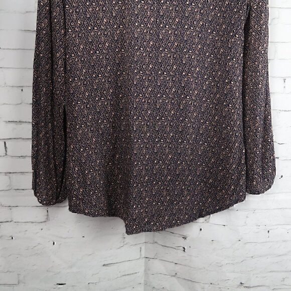 DAYTRIP BLACK DIAMOND DESIGN LONG SLEEVE V NECK STRAPPY FRONT BLOUSE SIZE SMALL - Picture 9 of 10